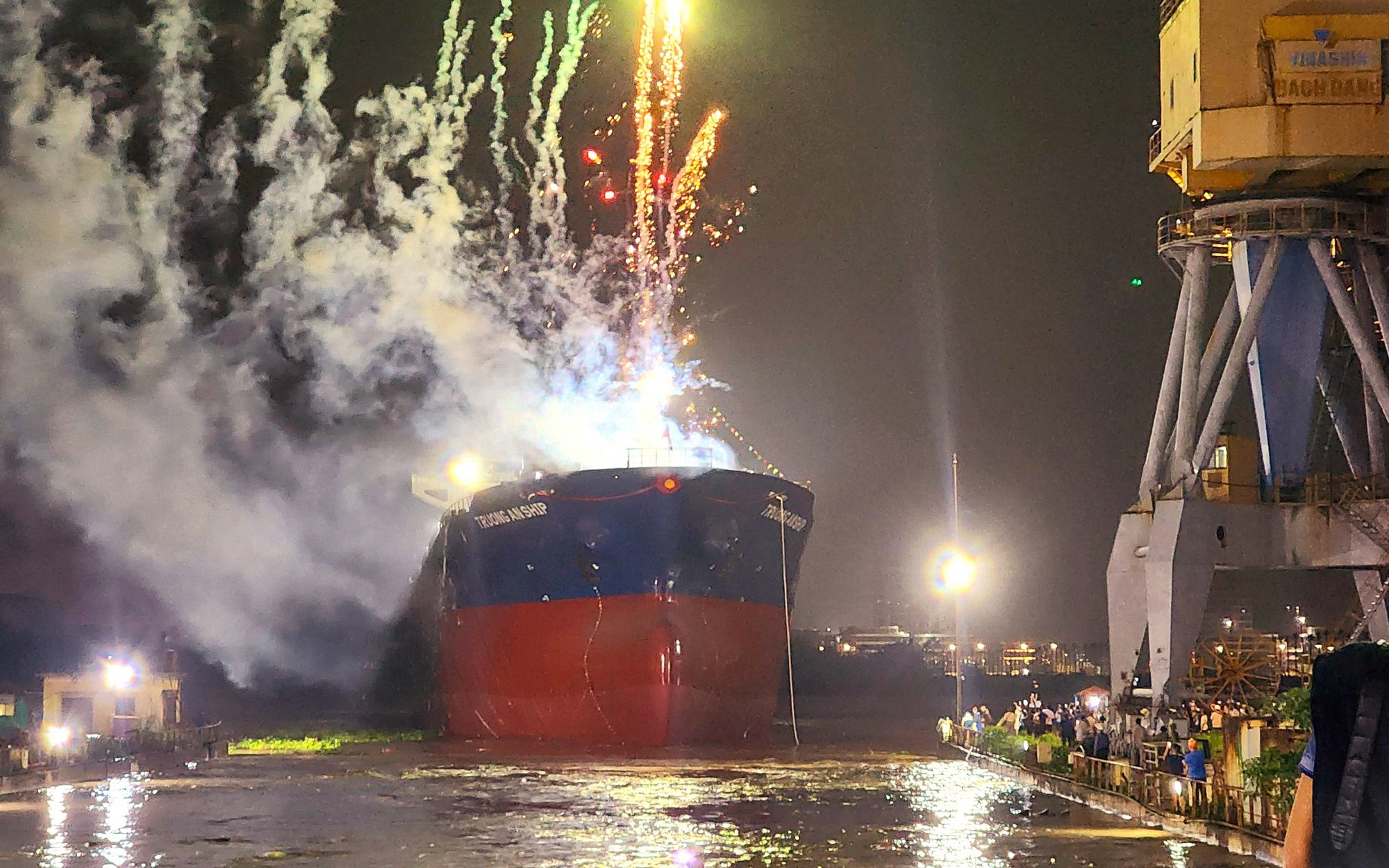 Công ty đóng tàu Bạch Đằng hạ thủy tàu hàng 17.500DWT khai thác viễn dương