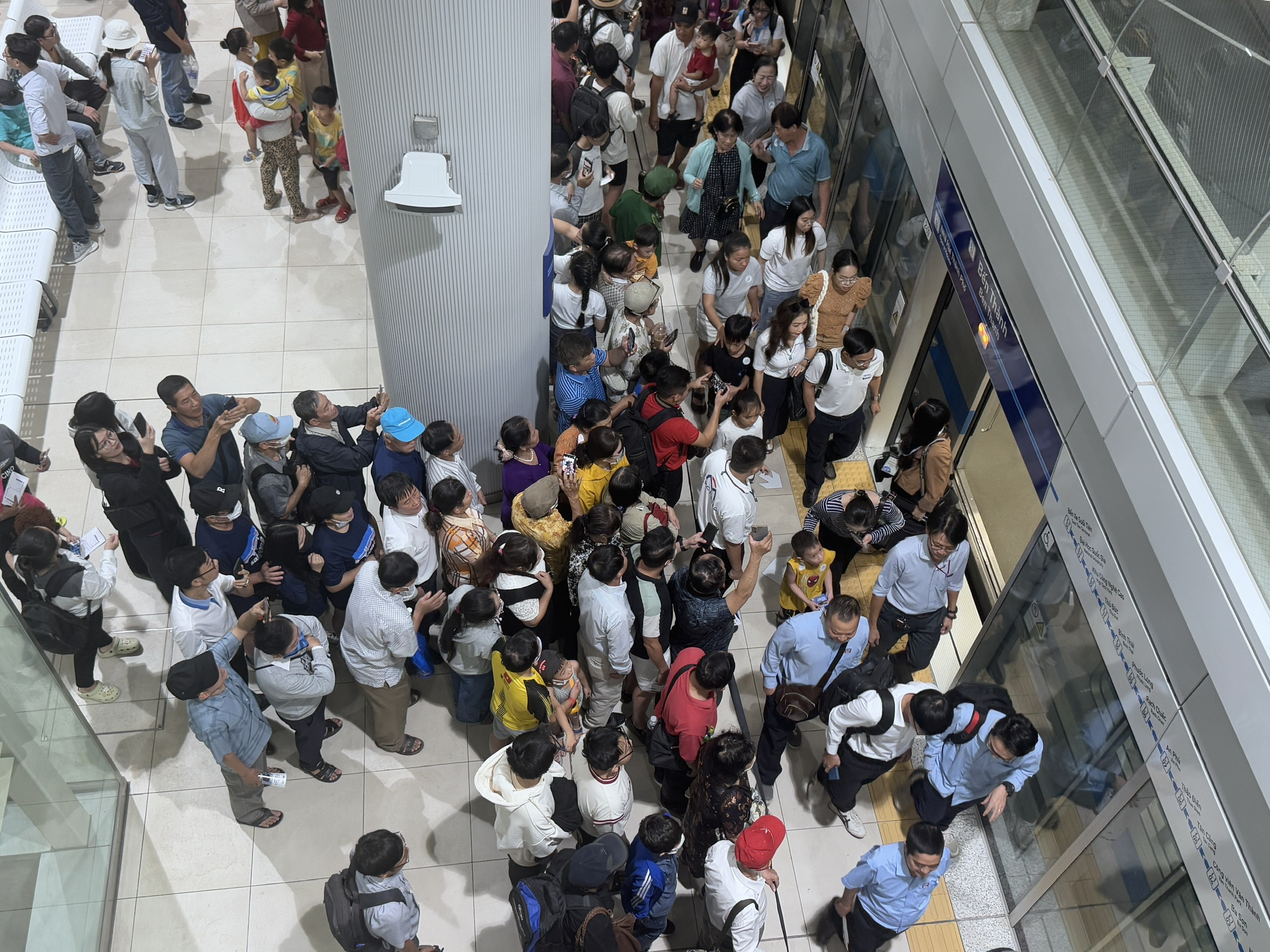 Xúc động khi ca khúc "Tự hào metro TP.HCM" được hát vang trên chuyến tàu đầu tiên- Ảnh 3.