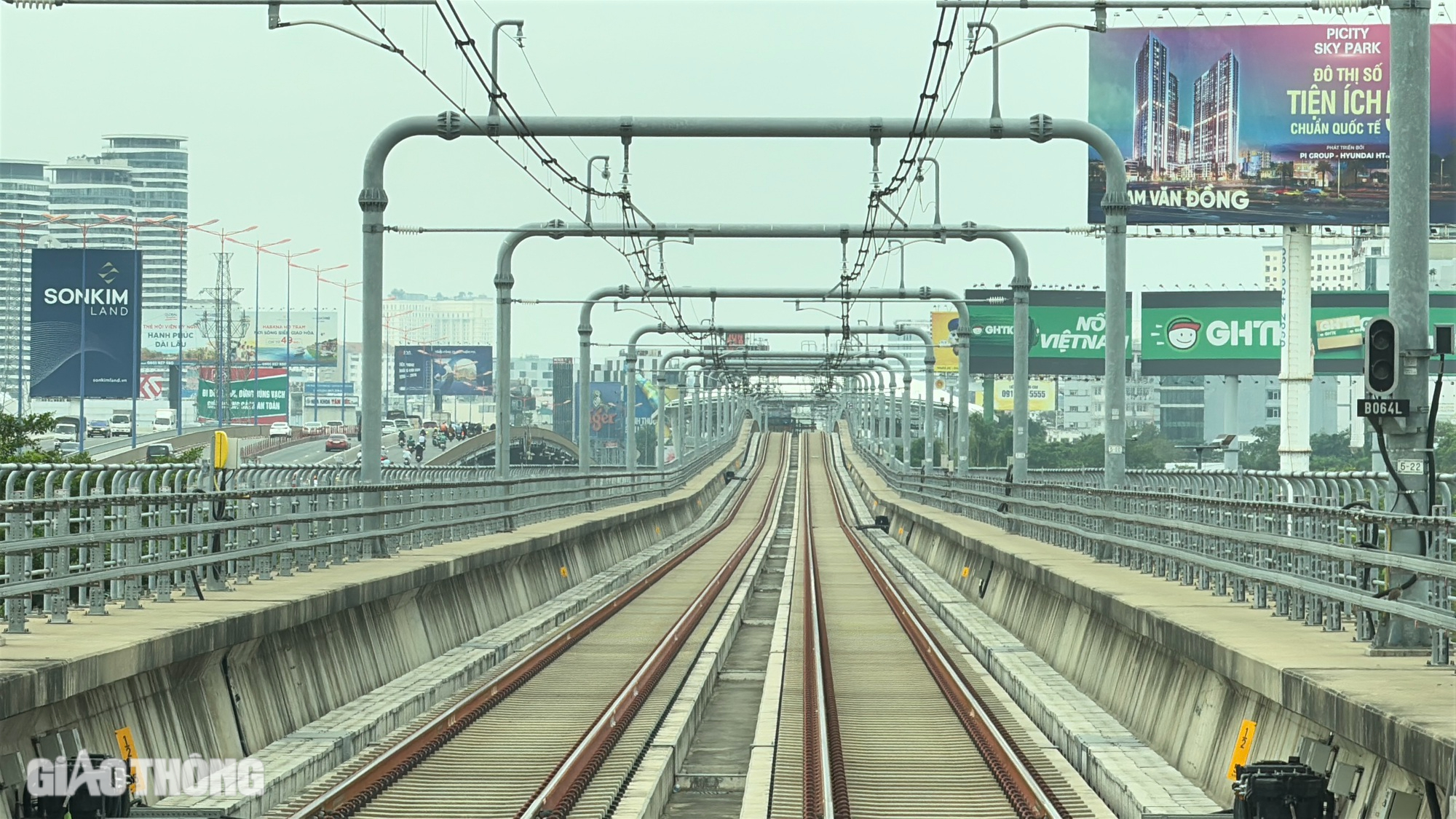 Người dân TP.HCM hào hứng trải nghiệm metro trước ngày vận hành chính thức- Ảnh 15.