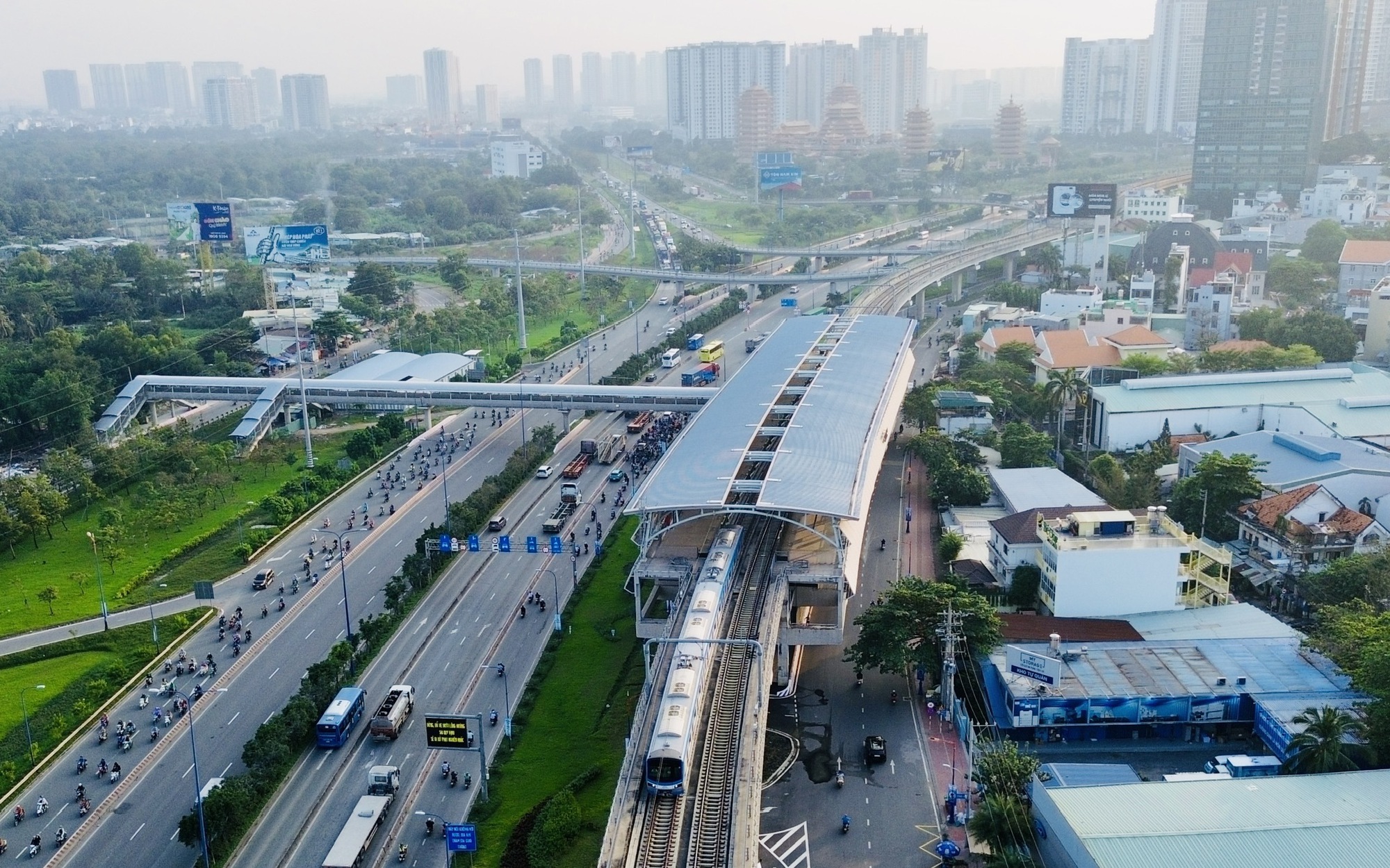 Metro số 1 hoàn thành nhiệm vụ cuối cùng trước giờ G