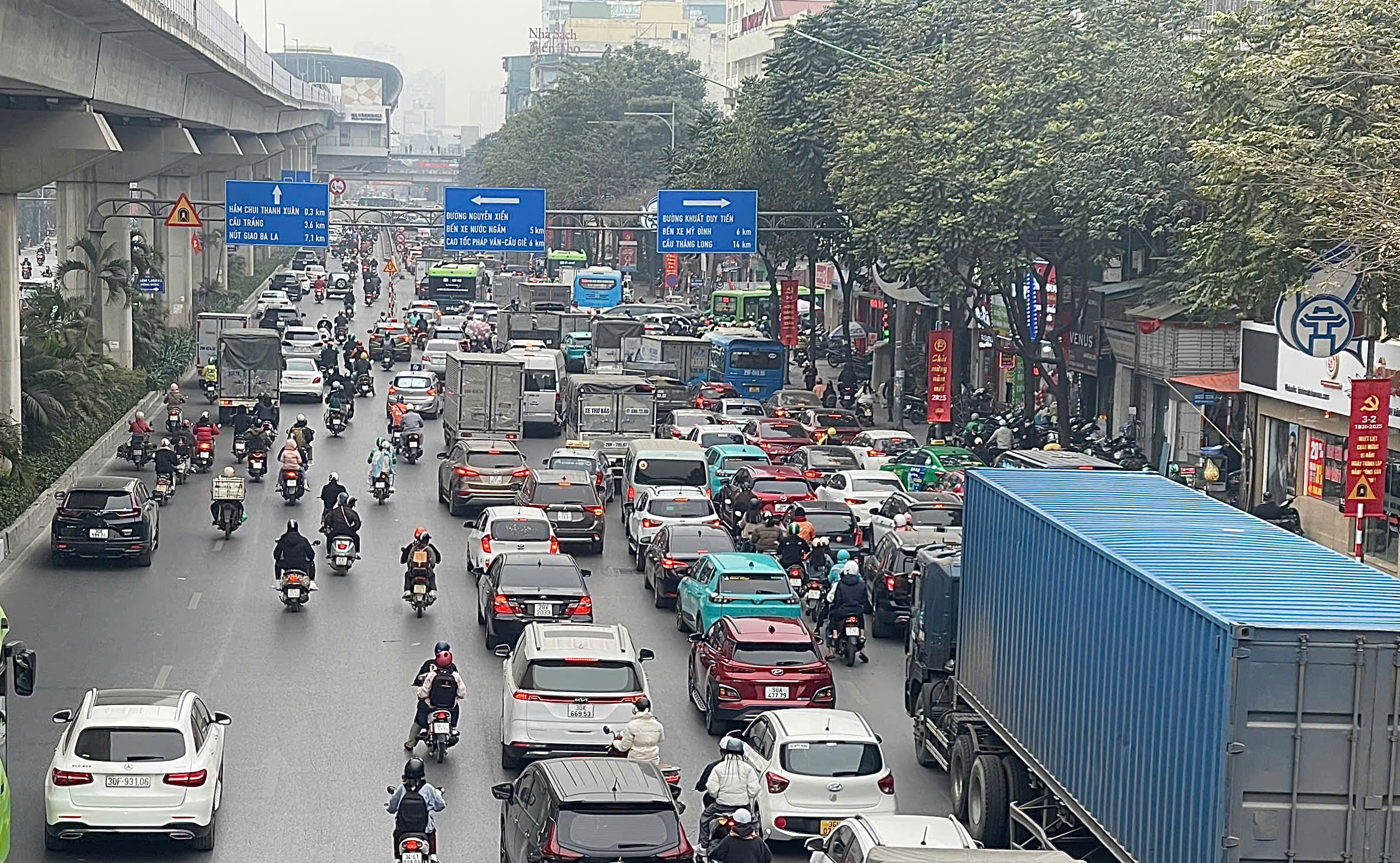 Ngày đầu phân luồng, lắp camera phạt nguội nút giao Khuất Duy Tiến- Ảnh 10.