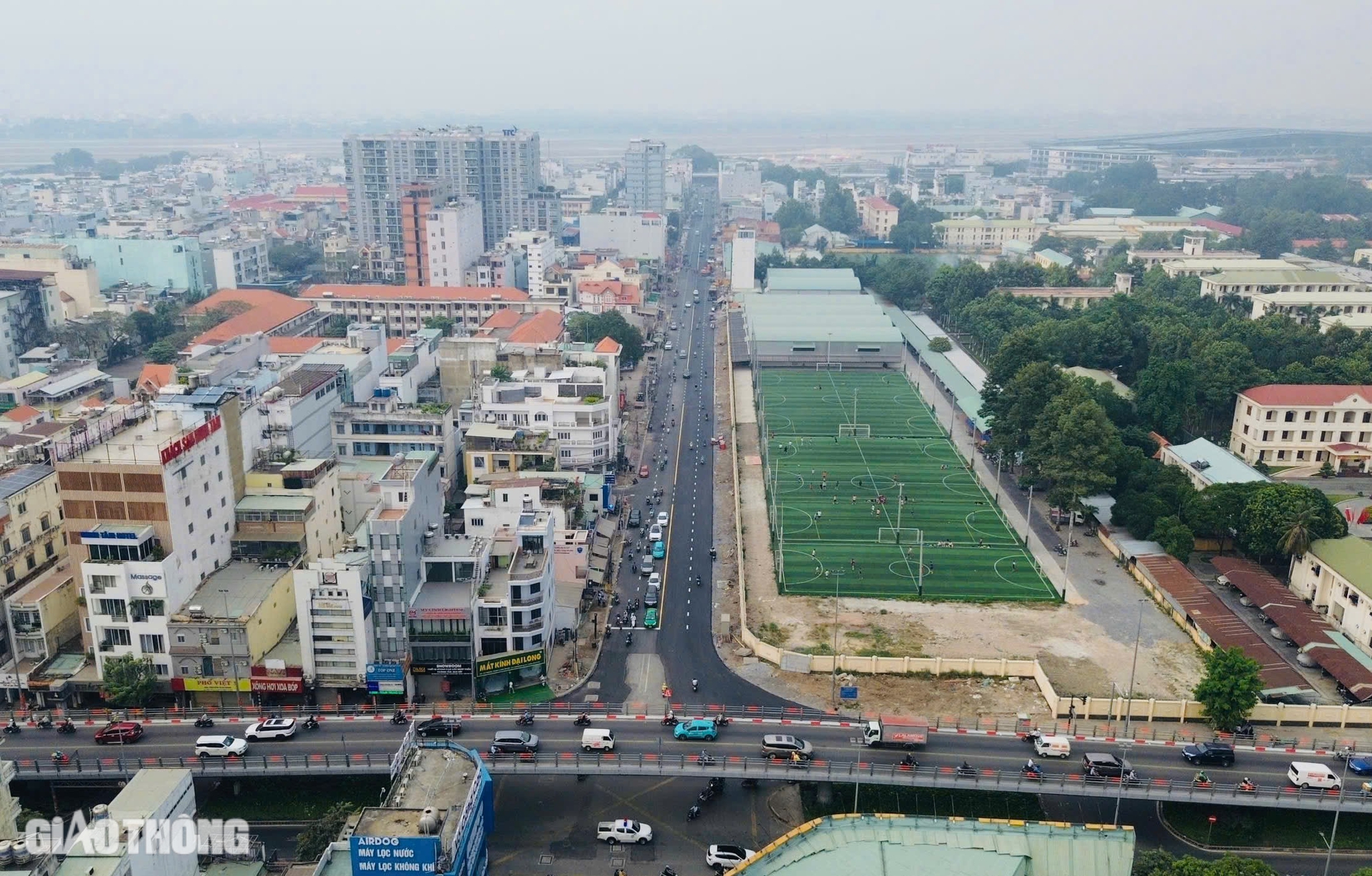 Sân bay Tân Sơn Nhất "nóng" bên trong, thông thoáng bên ngoài- Ảnh 15.