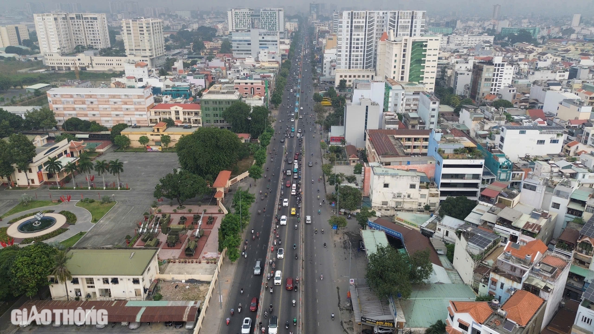 Sân bay Tân Sơn Nhất "nóng" bên trong, thông thoáng bên ngoài- Ảnh 17.