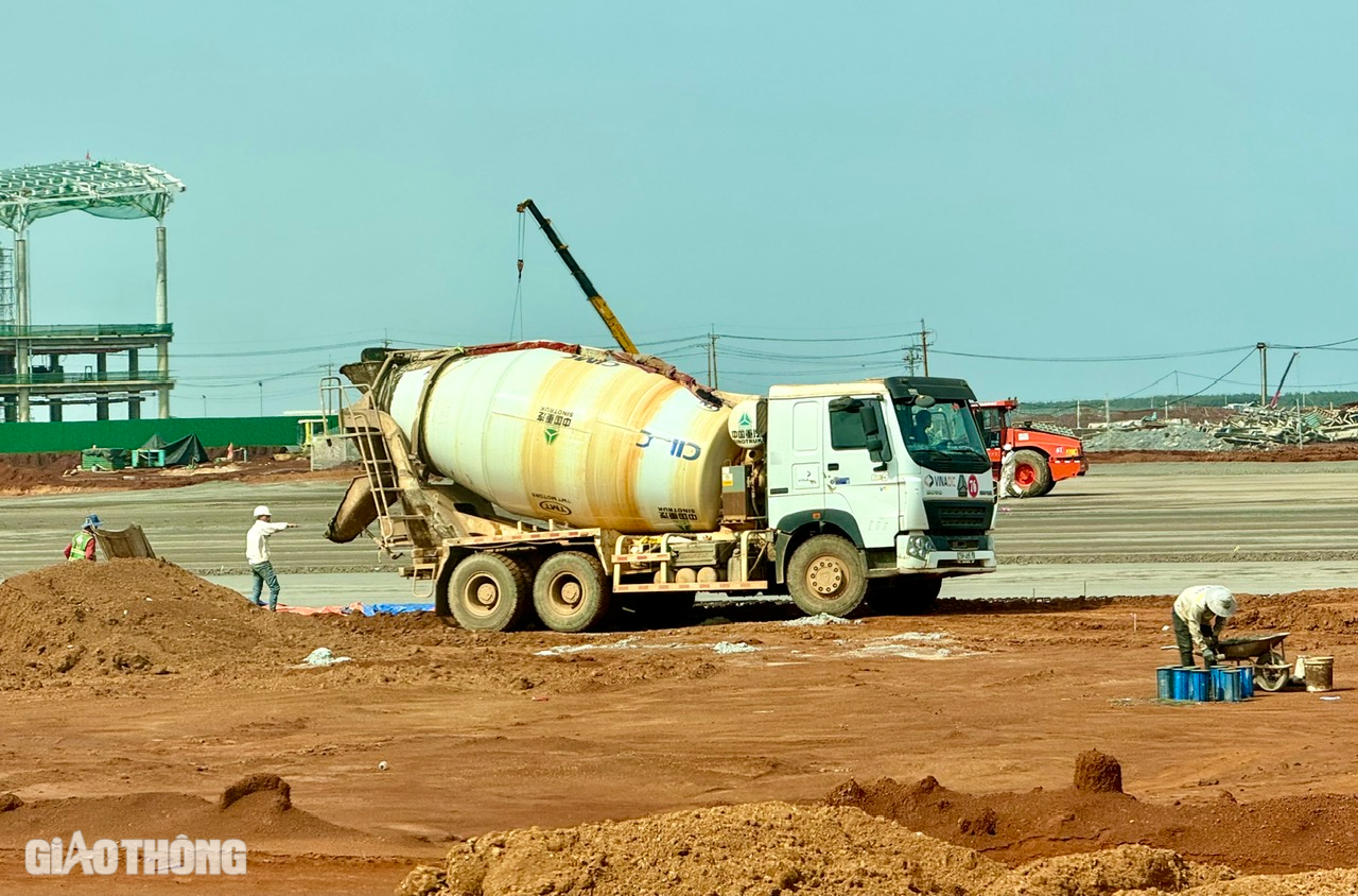 Các công trường lớn sôi động trở lại từ ngày mùng 6 Tết- Ảnh 5.