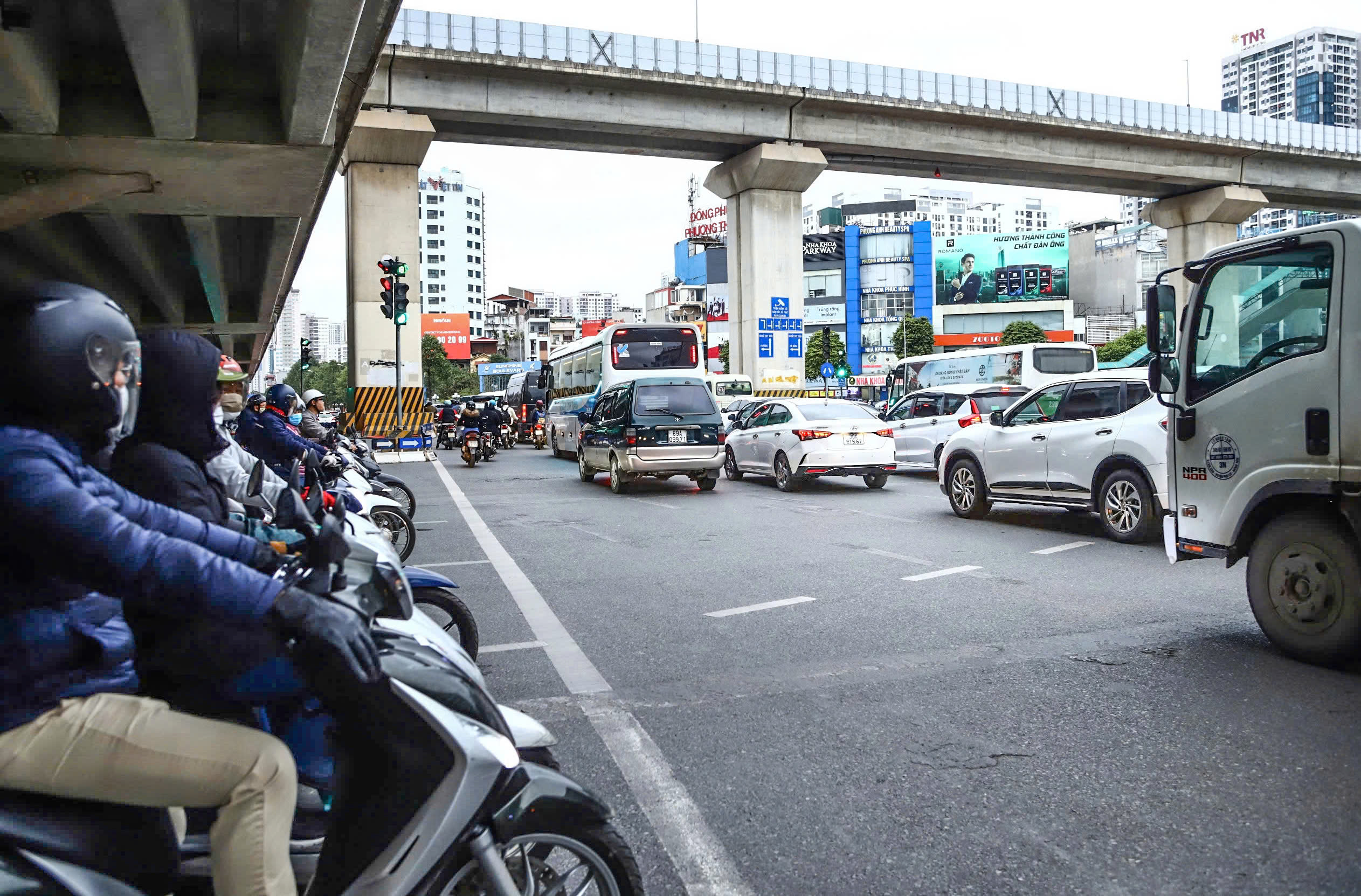 Hà Nội thông thoáng bất ngờ sau kỳ nghỉ tết Nguyên đán Ất Tỵ- Ảnh 8.