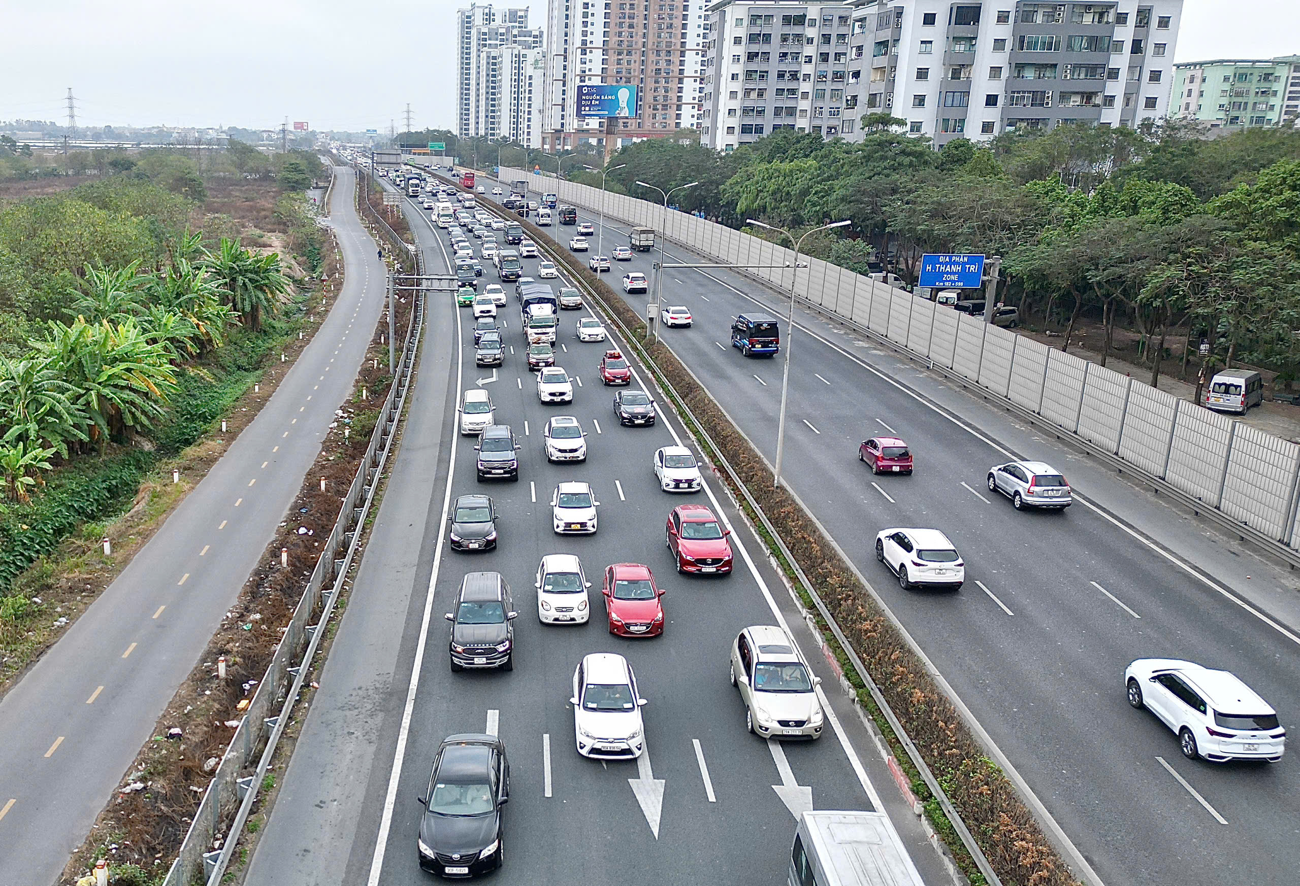 Người dân ùn ùn trở lại Thủ đô, cửa ngõ phía Nam đông nghẹt- Ảnh 2.