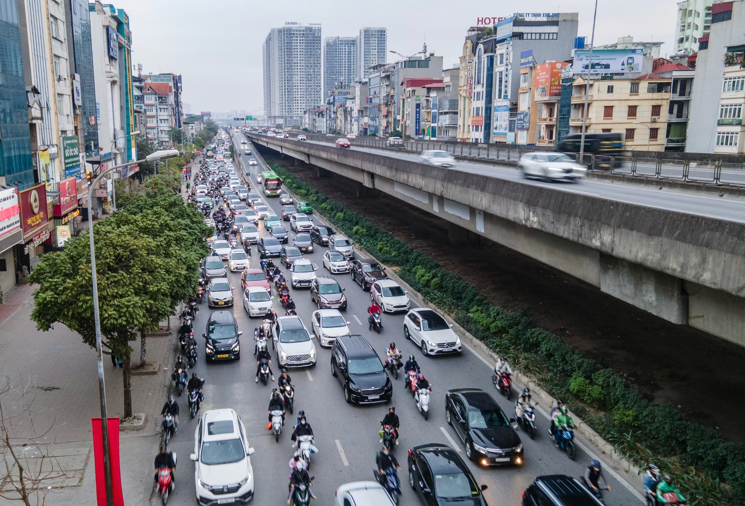 Phương tiện "nối đuôi" nhau về Thủ đô, cửa ngõ đông nghẹt- Ảnh 12.