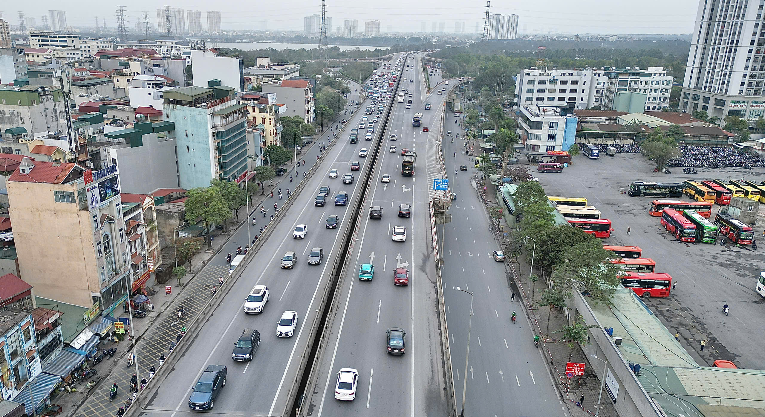 Người dân ùn ùn trở lại Thủ đô, cửa ngõ phía Nam đông nghẹt- Ảnh 4.