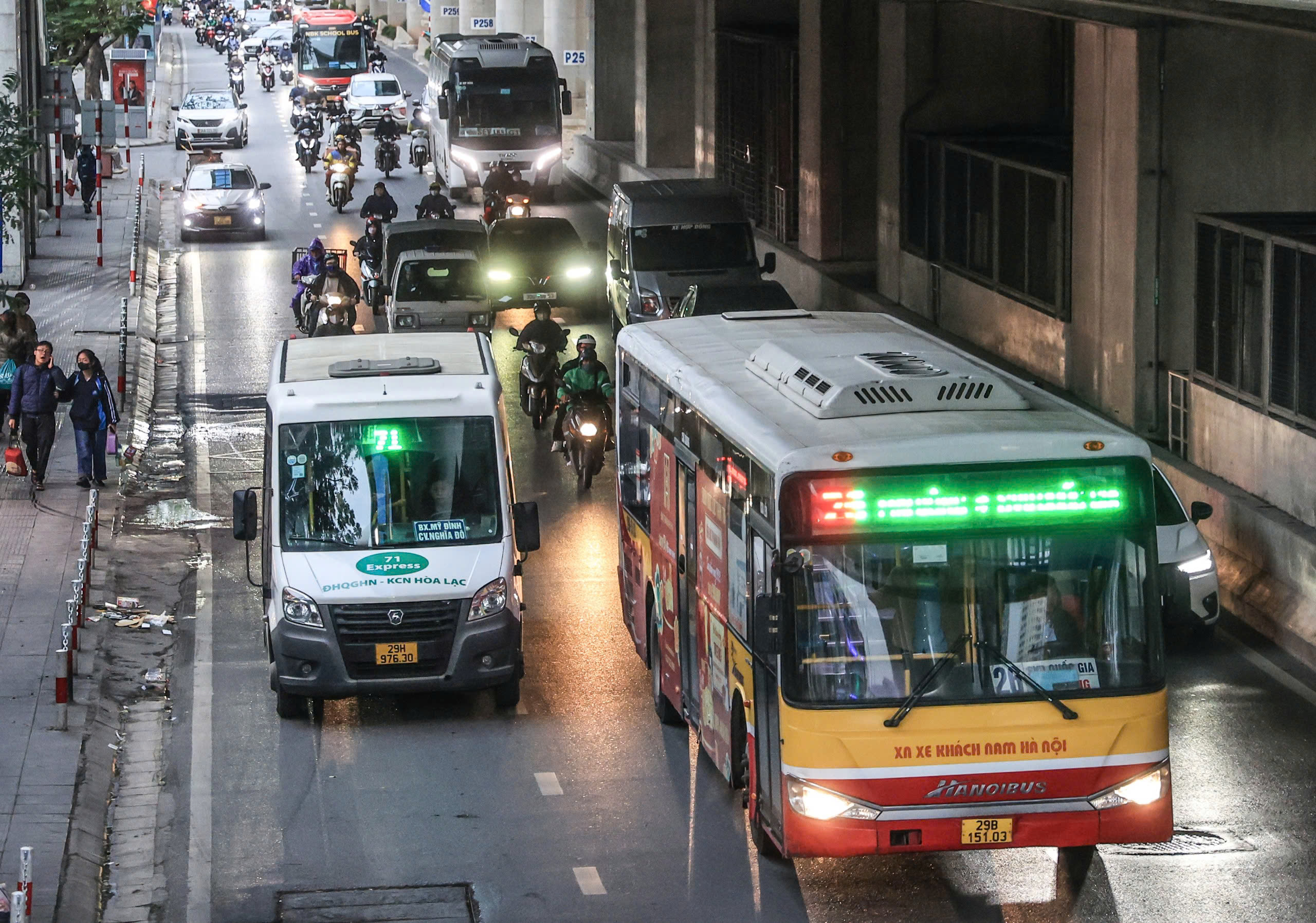 Hà Nội thông thoáng bất ngờ sau kỳ nghỉ tết Nguyên đán Ất Tỵ- Ảnh 4.