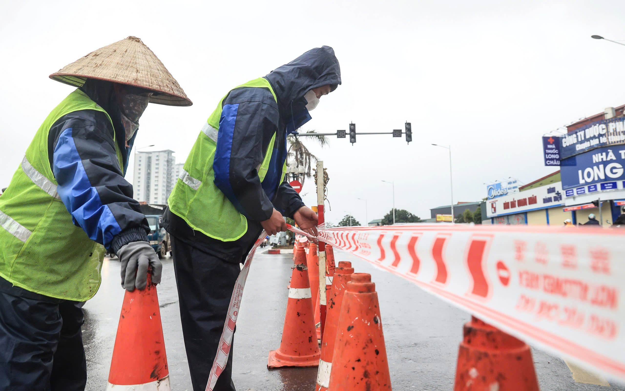 Hà Nội: Toàn cảnh ngã tư Trần Hữu Dực - Nguyễn Văn Giáp ngày đầu tổ chức lại giao thông- Ảnh 5.