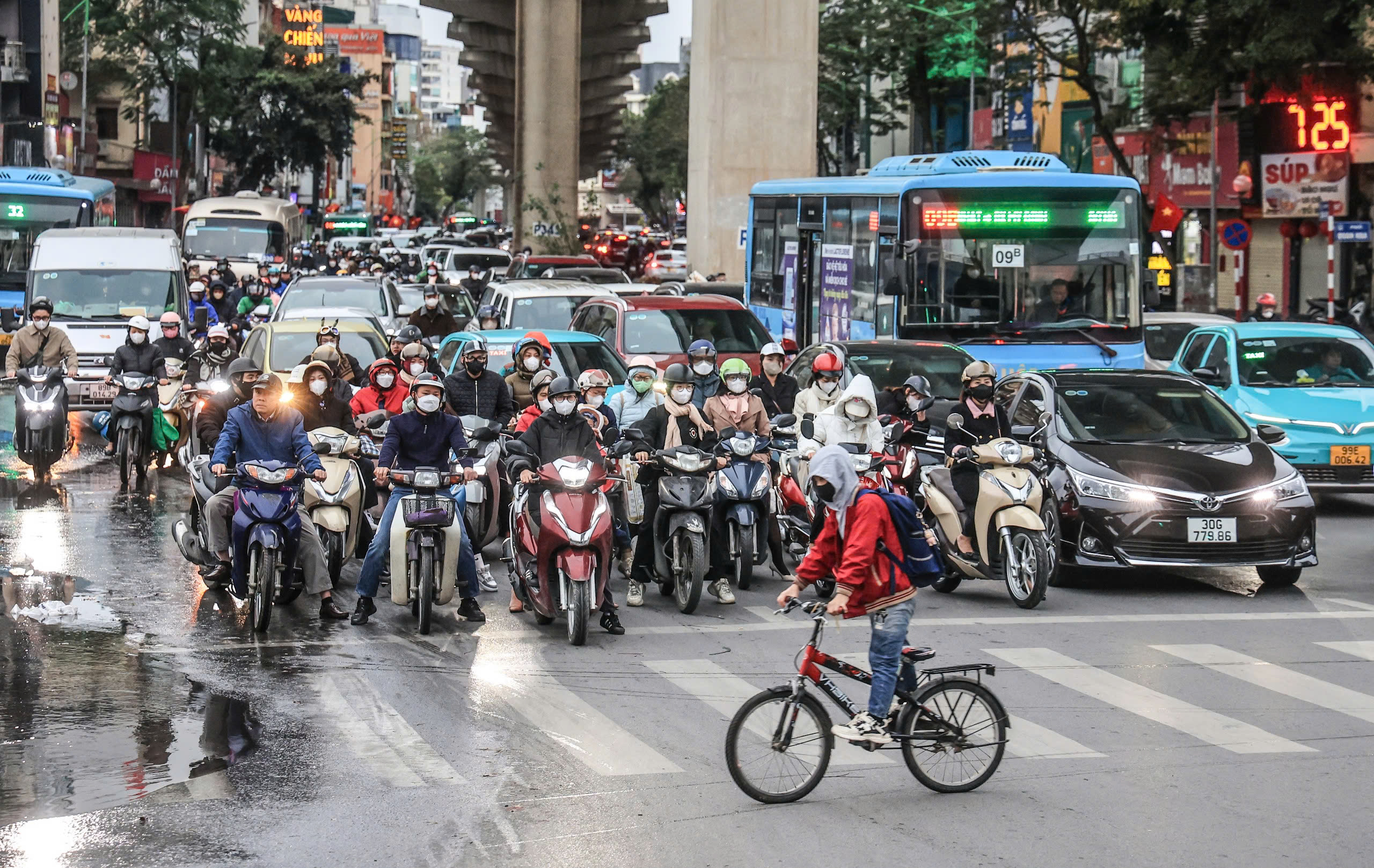 Hà Nội thông thoáng bất ngờ sau kỳ nghỉ tết Nguyên đán Ất Tỵ- Ảnh 5.