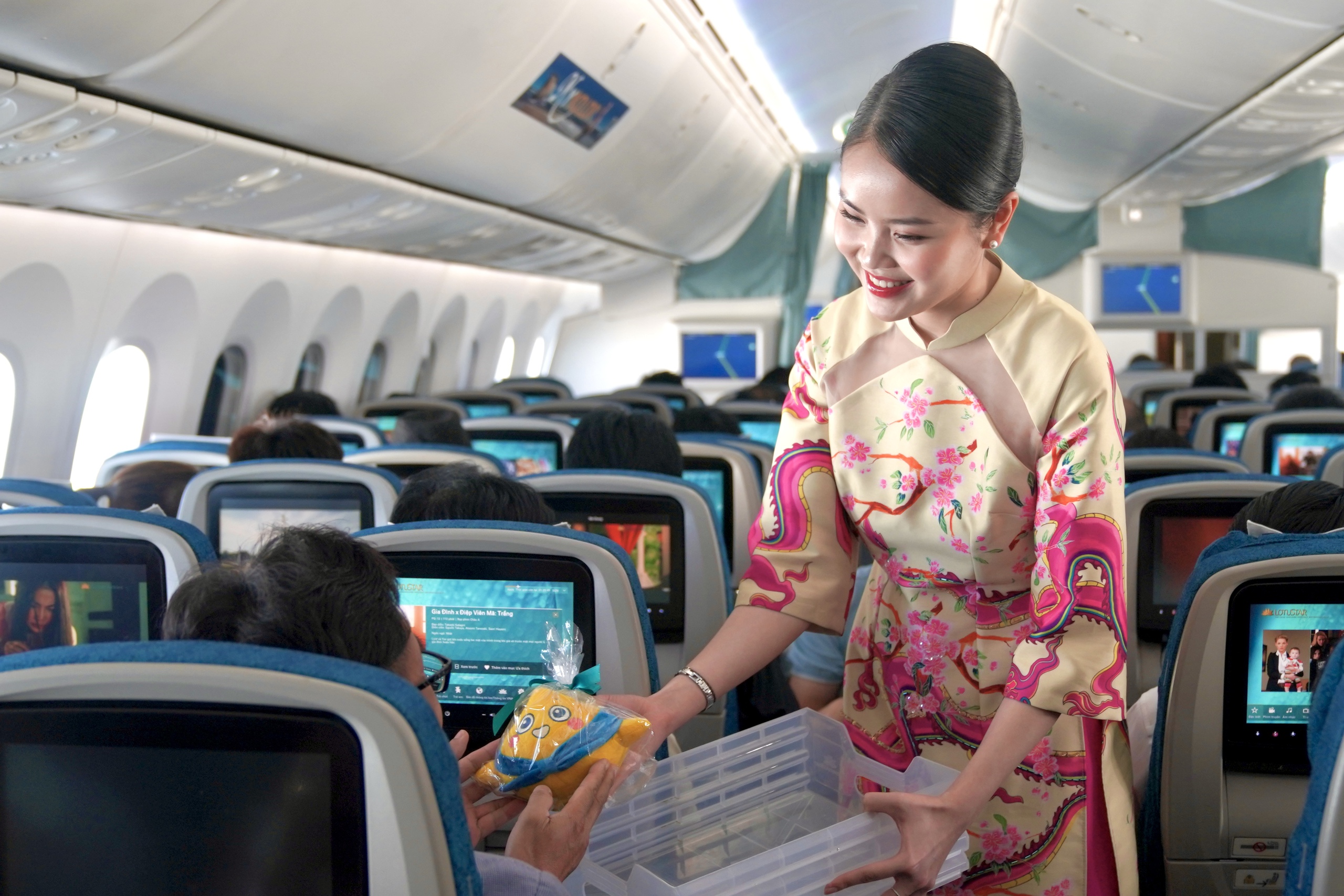 Vietnam Airlines vận chuyển gần 2,4 triệu lượt khách dịp Tết Nguyên đán 2025- Ảnh 1.