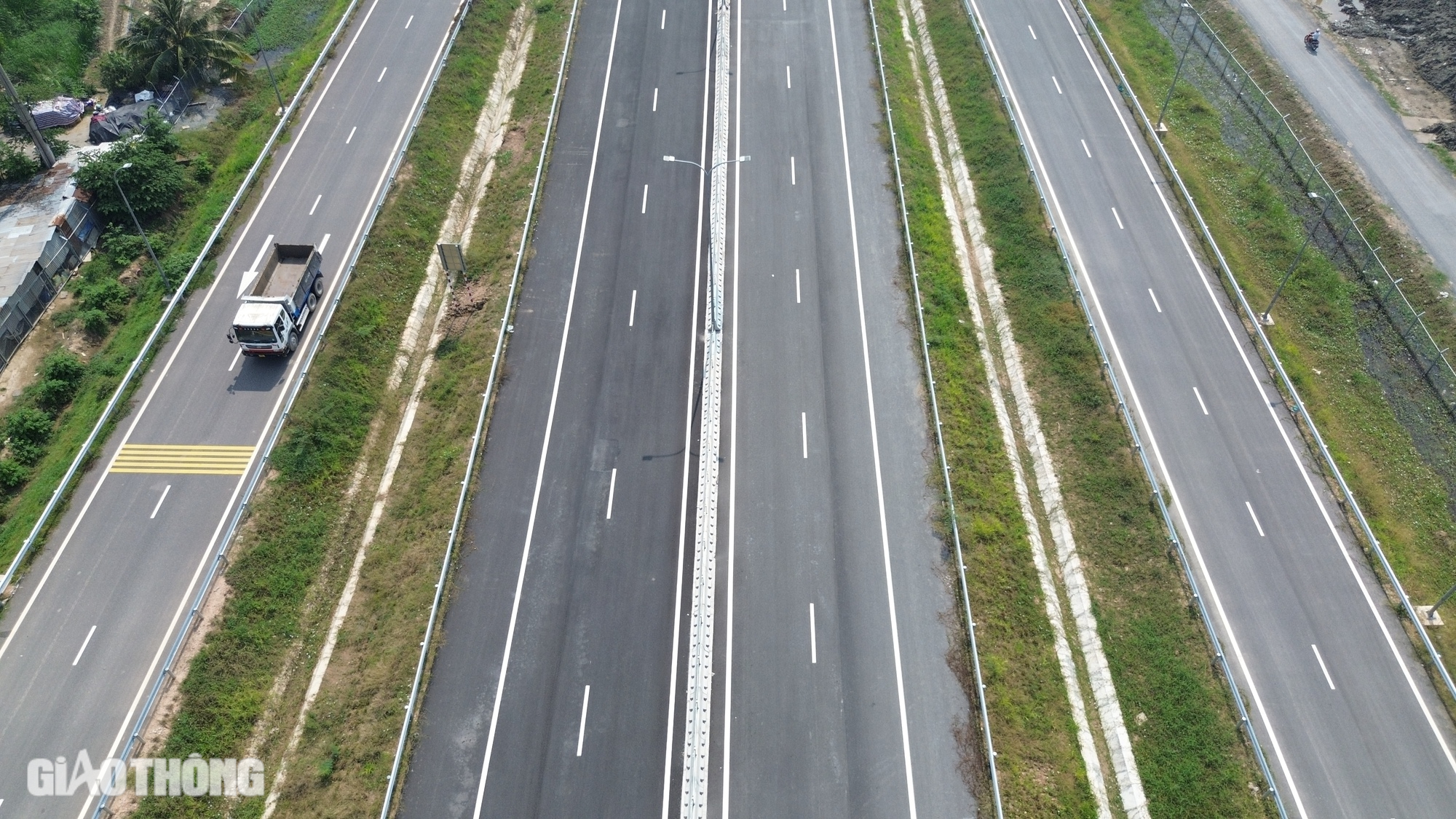 Thảm nhựa những mét nhựa cuối cùng đoạn 18,8km cao tốc Bến Lức - Long Thành- Ảnh 15.