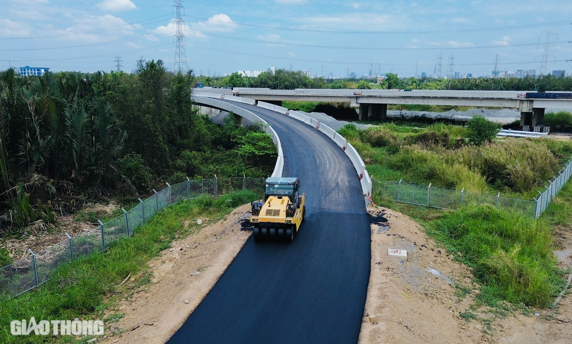 Thảm nhựa những mét nhựa cuối cùng đoạn 18,8km cao tốc Bến Lức - Long Thành- Ảnh 11.