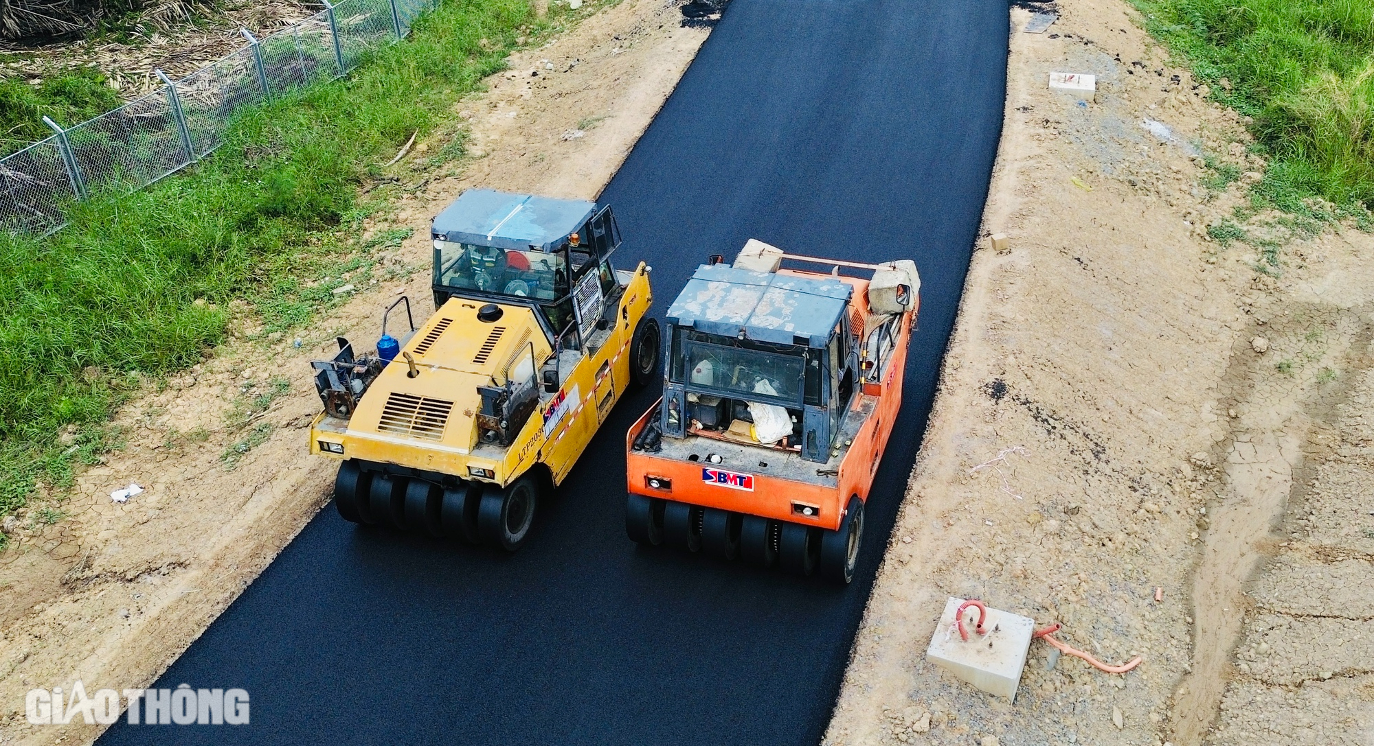 Thảm nhựa những mét nhựa cuối cùng đoạn 18,8km cao tốc Bến Lức - Long Thành- Ảnh 3.