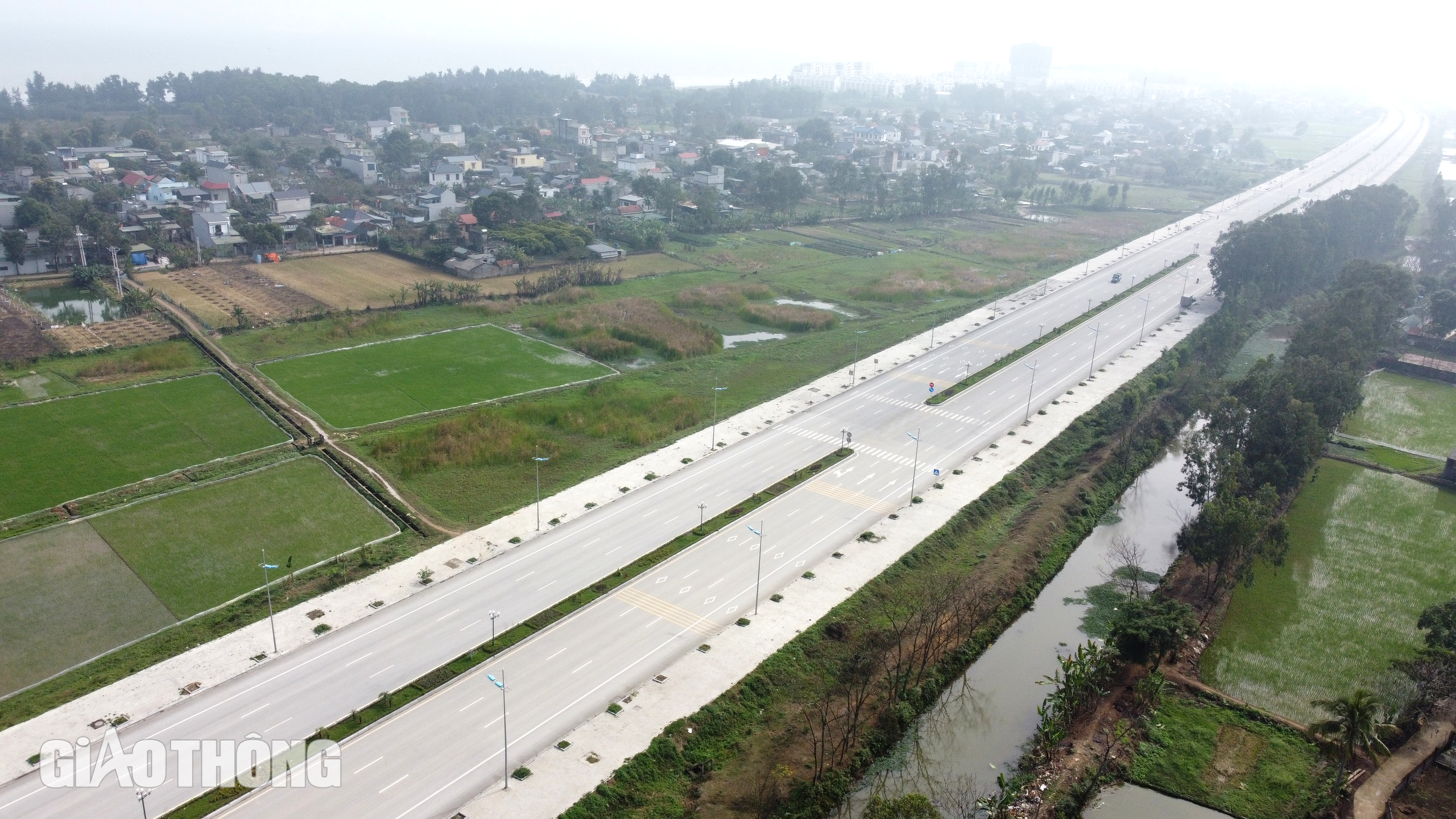 Chiêm ngưỡng tuyến đường ven biển đẹp như "dải lụa" ở xứ Thanh- Ảnh 2.