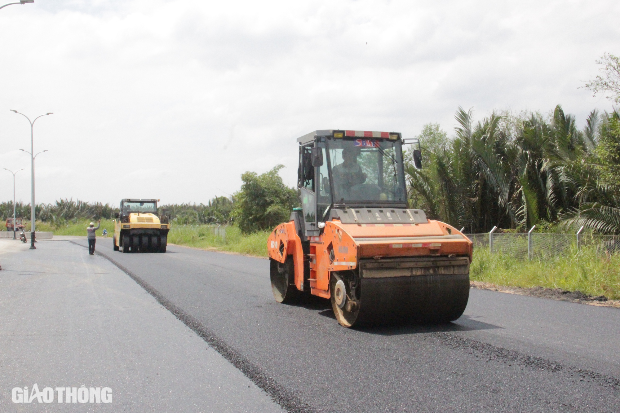 Thảm nhựa những mét nhựa cuối cùng đoạn 18,8km cao tốc Bến Lức - Long Thành- Ảnh 6.