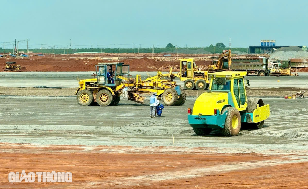 Lắp những tấm kính đầu tiên ở nhà ga siêu sân bay Long Thành- Ảnh 12.