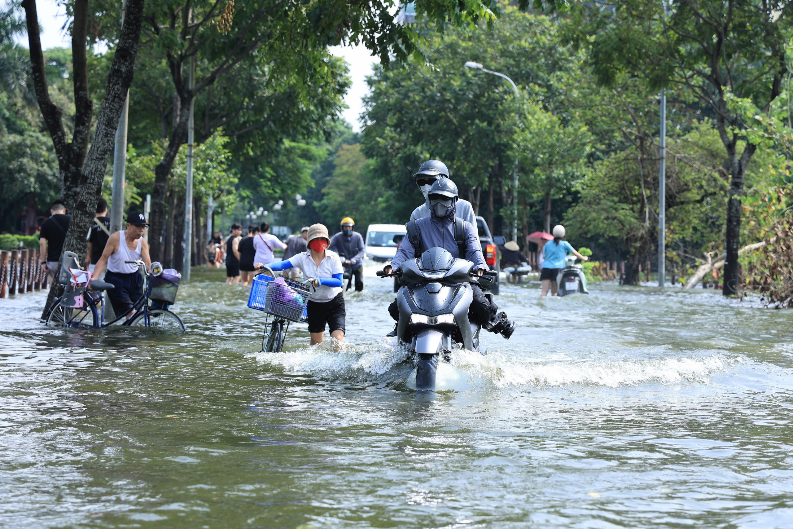 Hà Nội yêu cầu rà soát các điểm ngập, lụt trước mùa mưa bão- Ảnh 1.