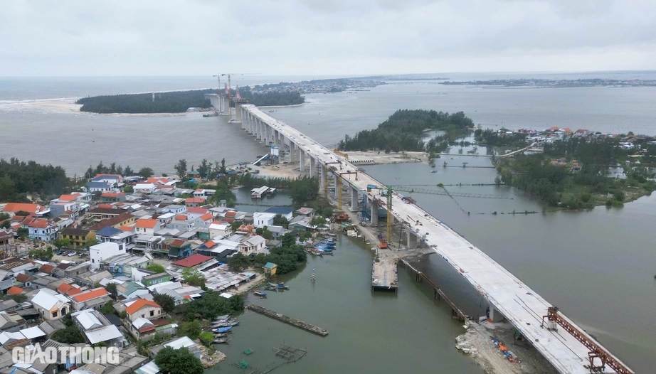 Cầu 2,3km qua cửa biển Thuận An sẽ thông xe kỹ thuật dịp 2/9- Ảnh 2.