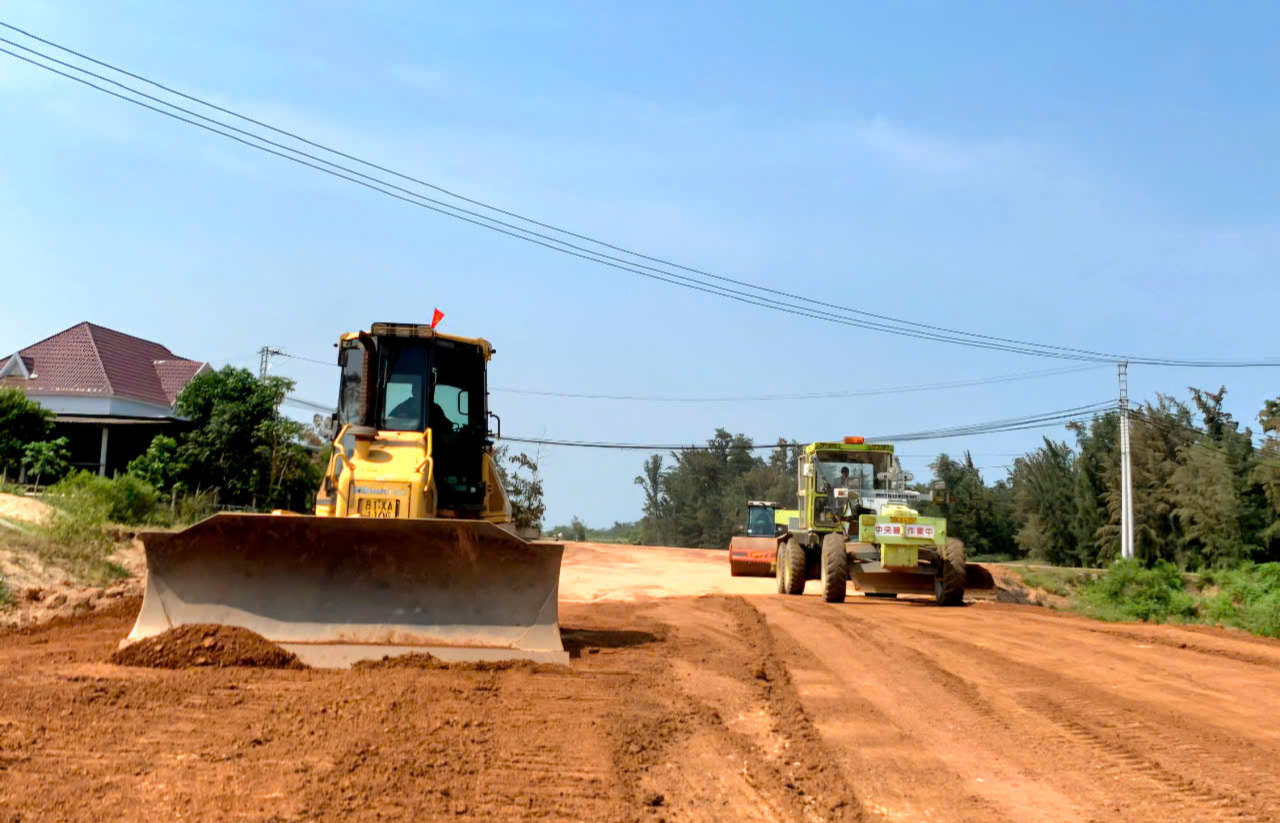 Dự án đường 2.100 tỷ ở Quảng Ngãi rầm rập tiếng máy sau chỉ đạo của Thủ tướng- Ảnh 7.