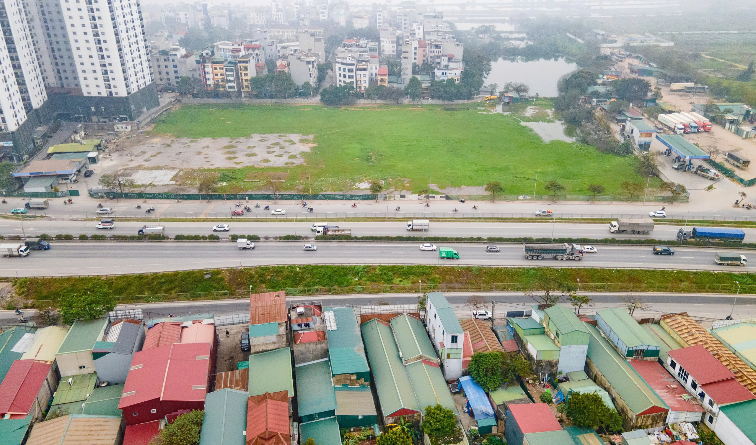 Toàn cảnh khu vực thi công bến xe khách Yên Sở sau 10 năm chờ đợi- Ảnh 2.