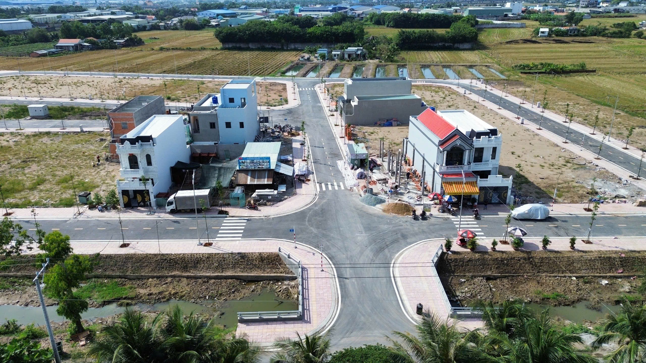 Người dân Long An phấn khởi khi có nhà mới khang trang tại khu tái định cư Vành đai 3- Ảnh 1.