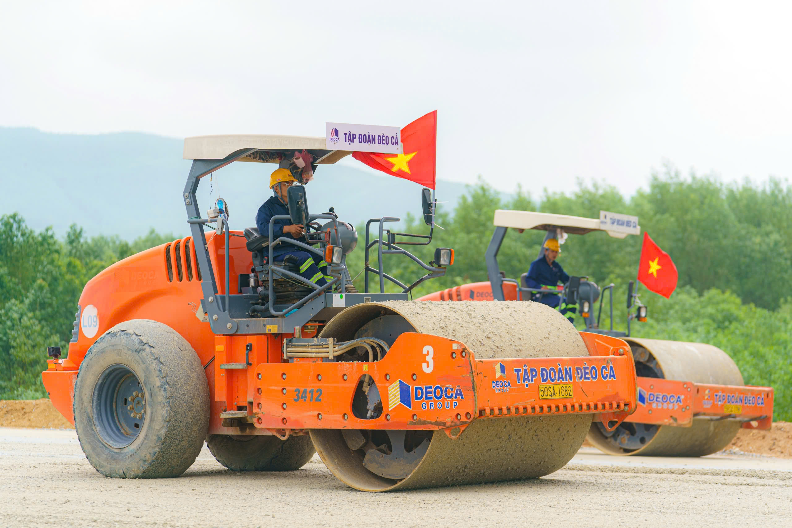 Nắng ráo nhà thầu thi công cao tốc Quảng Ngãi - Hoài Nhơn tăng tốc đắp nền- Ảnh 12.