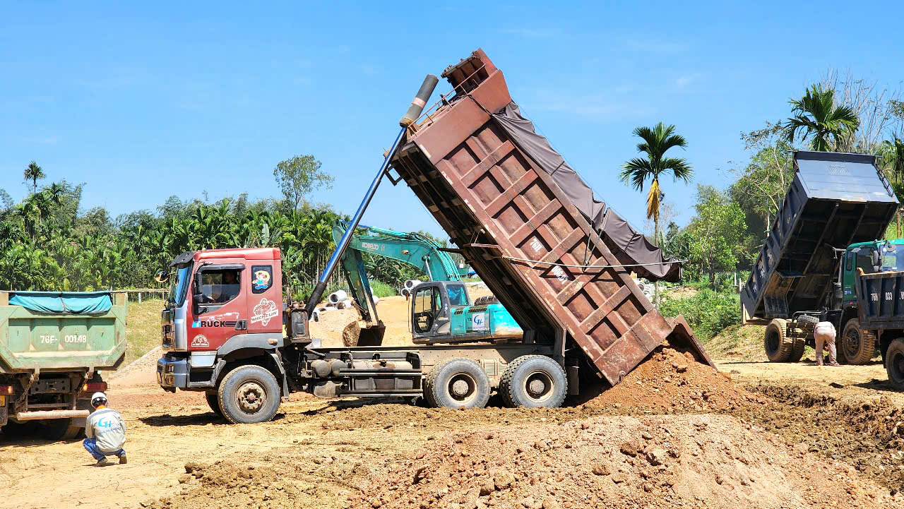 Thông mặt bằng, nhà thầu tăng tốc thi công cầu 850 tỷ ở Quảng Ngãi- Ảnh 4.