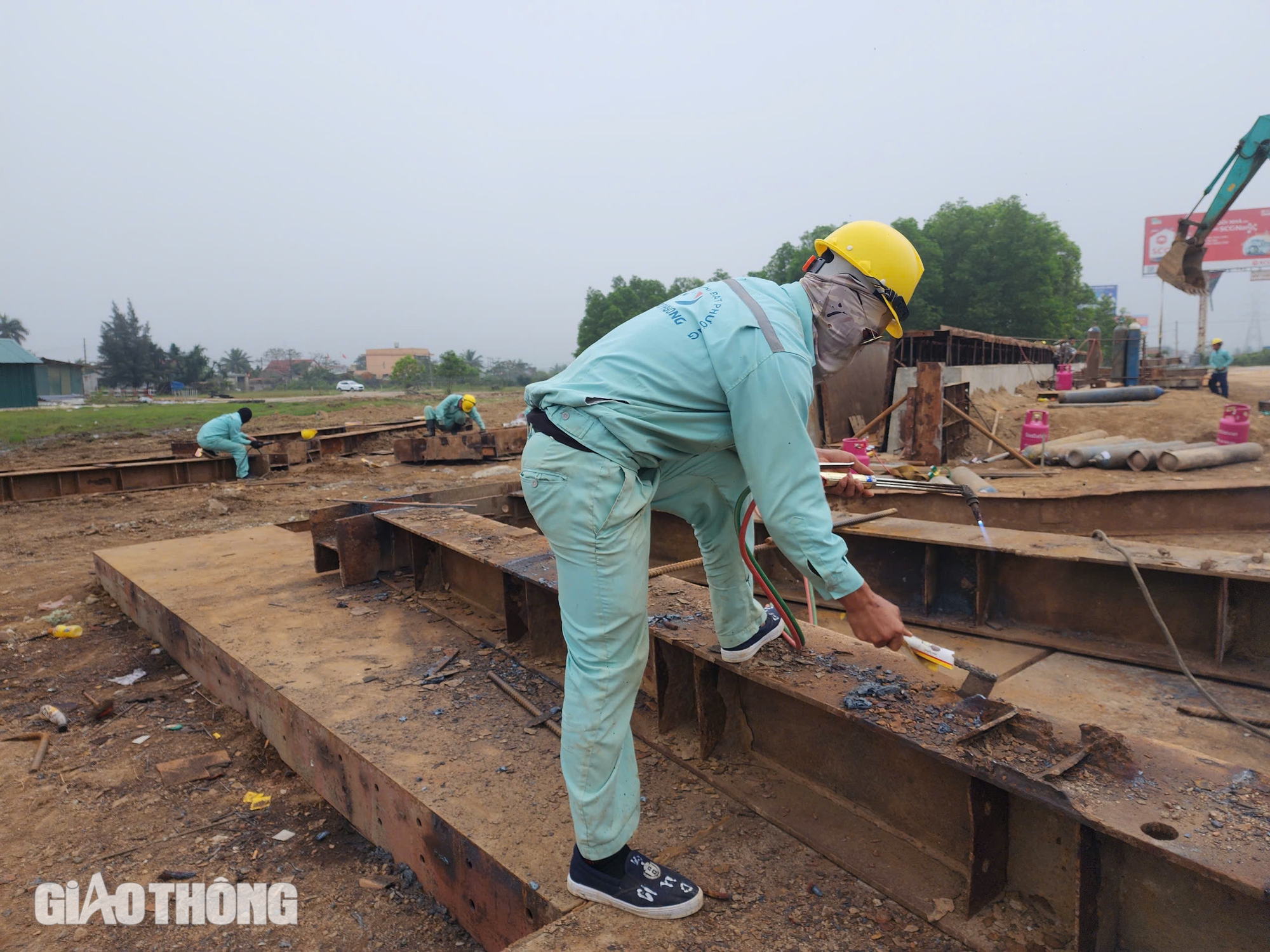 Quảng Bình: Cầu "chia lửa" với cầu Gianh đang thi công thế nào?- Ảnh 3.