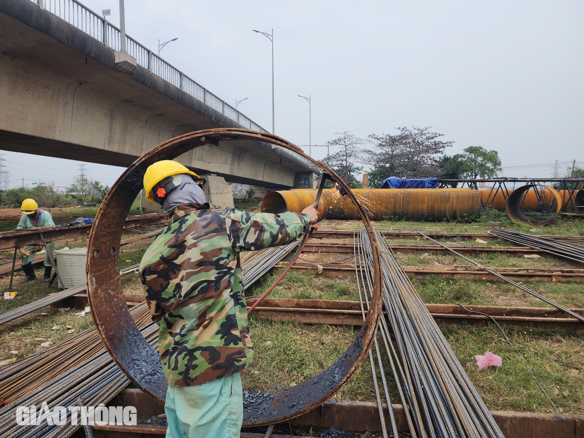 Quảng Bình: Cầu "chia lửa" với cầu Gianh đang thi công thế nào?- Ảnh 7.