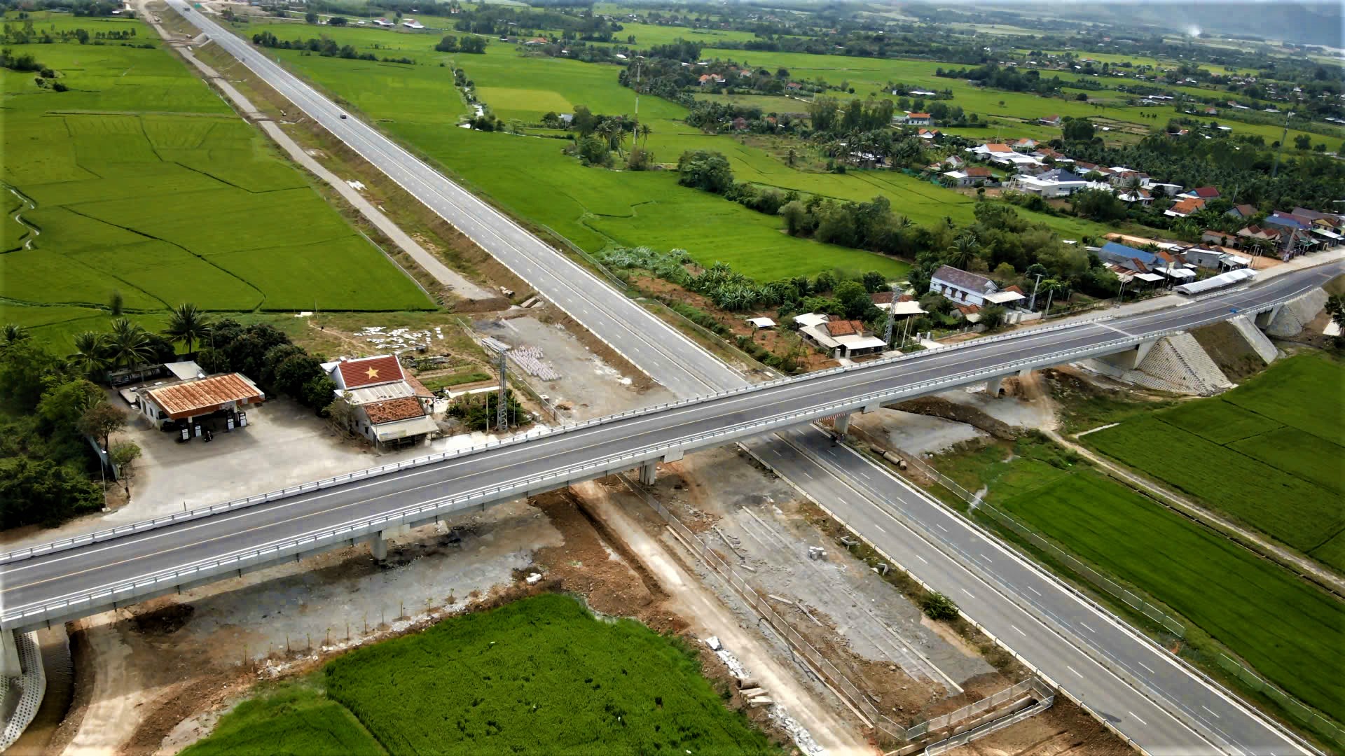 LIZEN là nhà thầu tiên phong về đích trên cao tốc Vân Phong - Nha Trang- Ảnh 4.