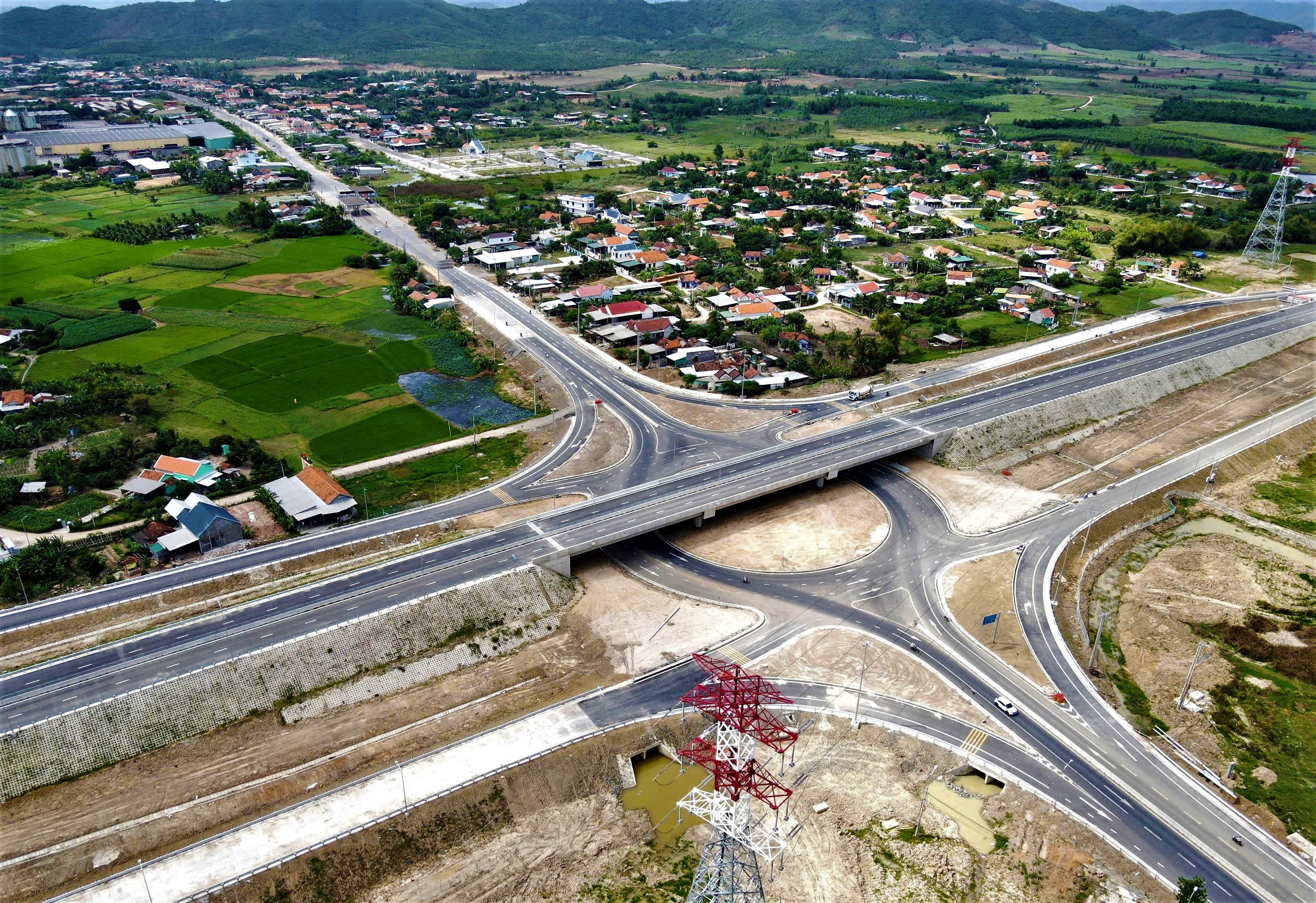 LIZEN là nhà thầu tiên phong về đích trên cao tốc Vân Phong - Nha Trang- Ảnh 3.