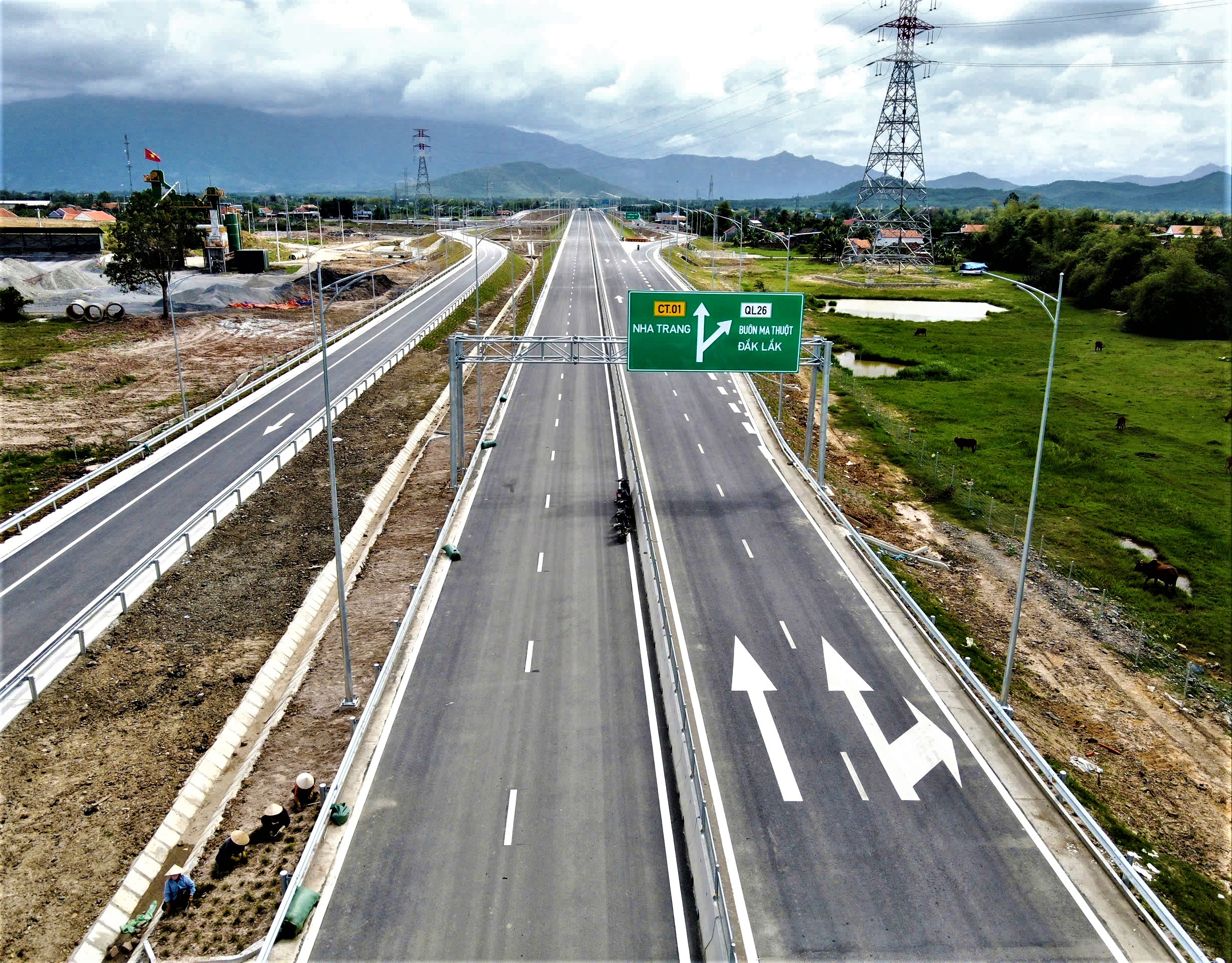 LIZEN là nhà thầu tiên phong về đích trên cao tốc Vân Phong - Nha Trang- Ảnh 1.