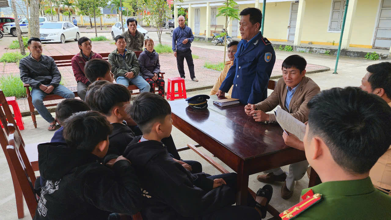 Bất ngờ lời khai của nhóm học sinh ném đá vỡ kính tàu SE1 chạy qua Quảng Ngãi- Ảnh 4.