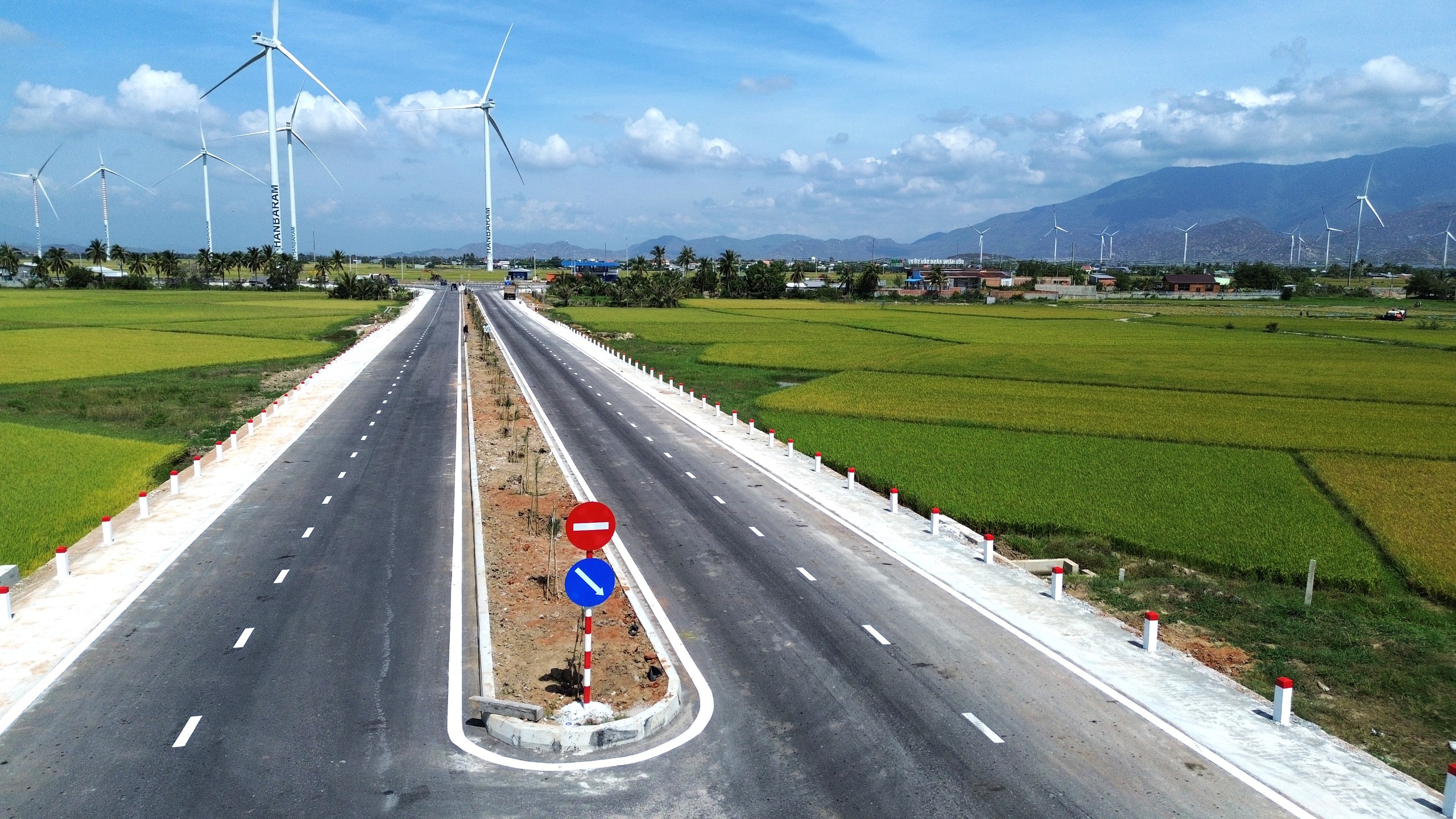 Thông xe đường Vành đai phía Bắc nối QL1 ra đường ven biển Ninh Thuận- Ảnh 2. Thông xe đường Vành đai phía Bắc nối QL1 ra đường ven biển Ninh Thuận- Ảnh 2.