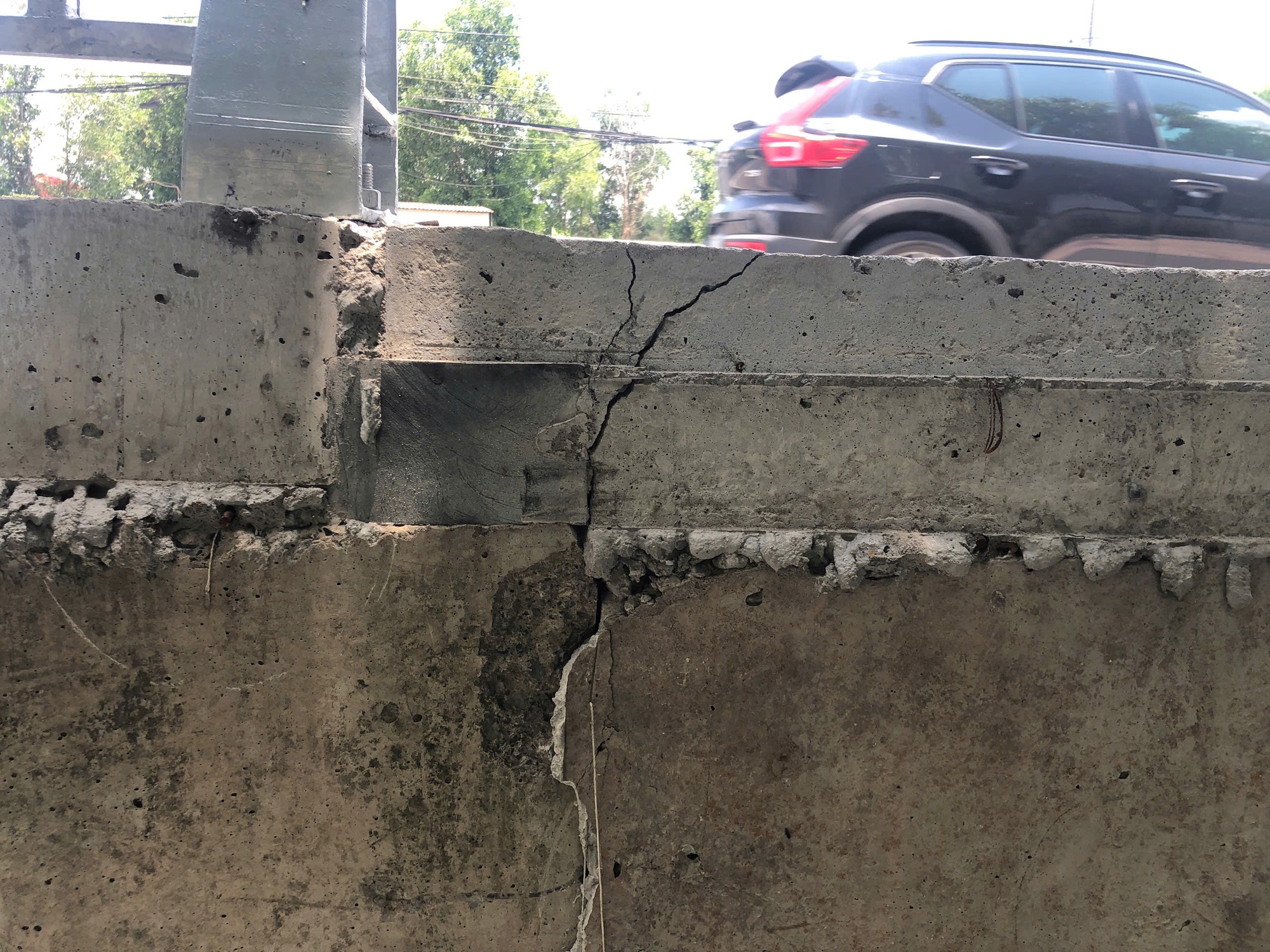 Cầu Tăng Long hơn 700 tỷ đồng mới đưa vào sử dụng đã sụt lún, chủ đầu tư nói gì?- Ảnh 2. Cầu Tăng Long hơn 700 tỷ đồng mới đưa vào sử dụng đã sụt lún, chủ đầu tư nói gì?- Ảnh 2.