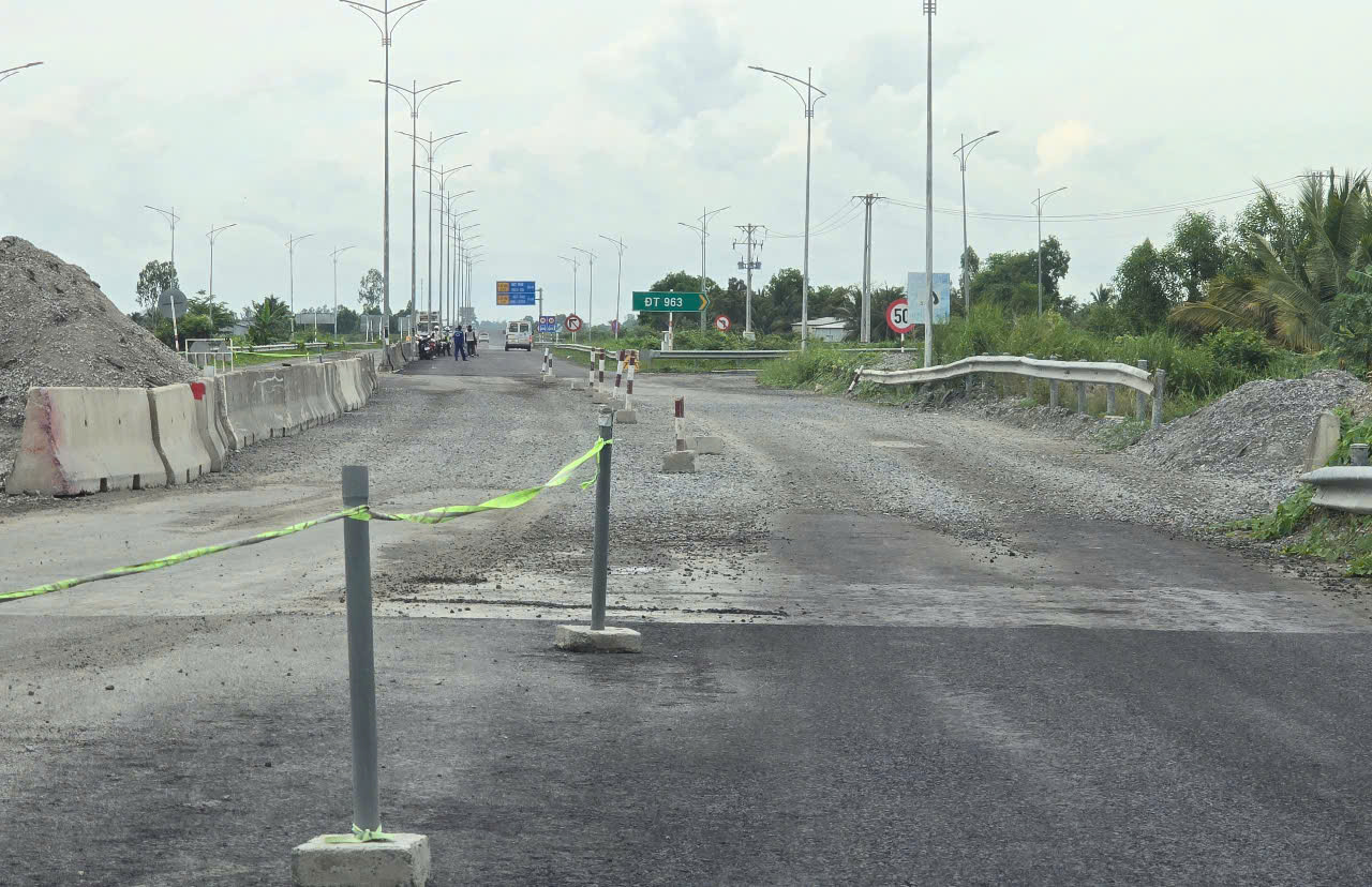 Khắc phục tồn tại trên công trường cao tốc Lộ Tẻ - Rạch Sỏi, đảm bảo an toàn thi công- Ảnh 4. Khắc phục tồn tại trên công trường cao tốc Lộ Tẻ - Rạch Sỏi, đảm bảo an toàn thi công- Ảnh 4.