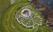 Tháp chọc trời 2000 năm tuổi tại Scotland bí ẩn chưa được giải mã