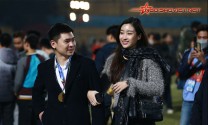 Hoa Hậu Đỗ Mỹ Linh rạng rỡ bên chồng cổ vũ trận Siêu cup Quốc Gia 2022