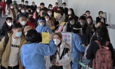 Trung Quốc nới lỏng quy định phòng dịch Covid-19 với người nhập cảnh