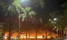 Vĩnh Phúc: Cháy chợ Vina hàng chục ki-ốt bị thiêu rụi