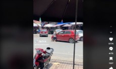 Thực hư clip người đàn ông chặn đầu ô tô xin tiền