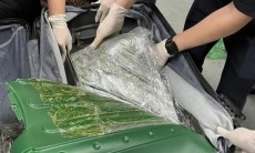 Người nước ngoài cất giấu ma túy dưới đáy vali mang qua Việt Nam