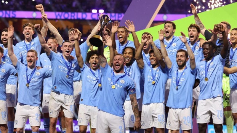 Man City nhận cup vô địch tại FIFA Club World Cup