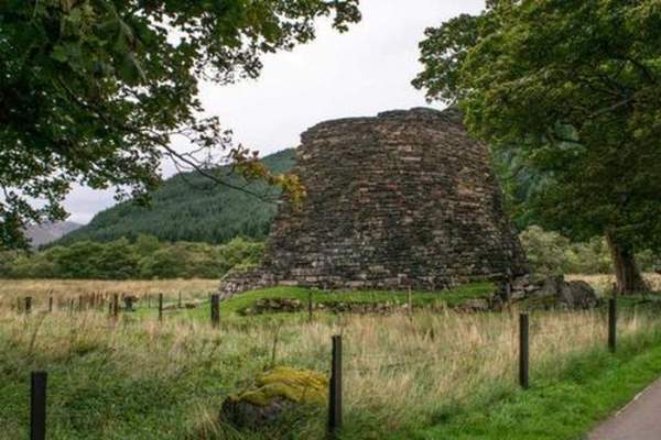 Tháp chọc trời bí ẩn 2000 năm tuổi tại Scotland