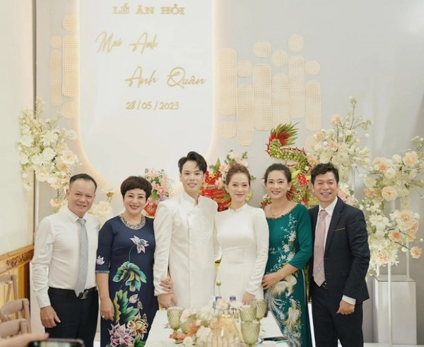 Hôn lễ của JayKii và Mai Anh diễn ra ấm cúng với sự tham gia của 2 bên gia đình