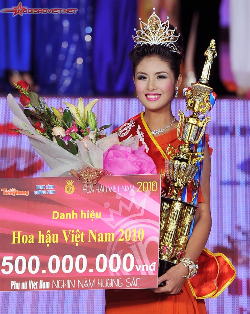 Ngọc Hân đăng quang Hoa hậu Việt Nam 2010
