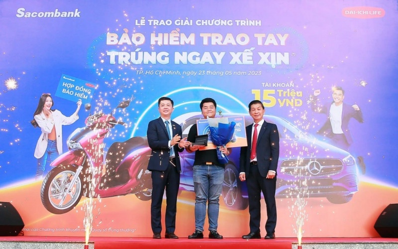 Bảo hiểm Sacombank trao giải đặc biệt cho khách hàng Võ Tấn Minh Hoàng