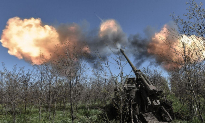 Khẩu đội pháo binh của Nga khai hỏa tại tỉnh Zaporizhzhia